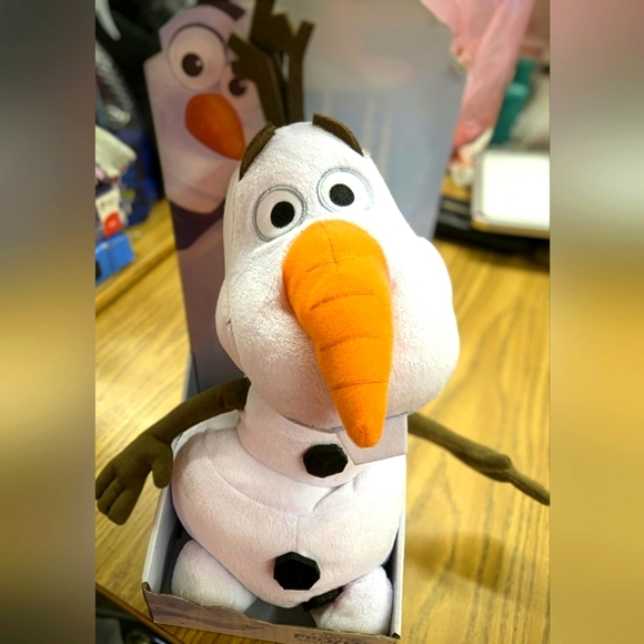 Olaf's "FROZEN" Adventure, white, new. - Picture 1 of 5